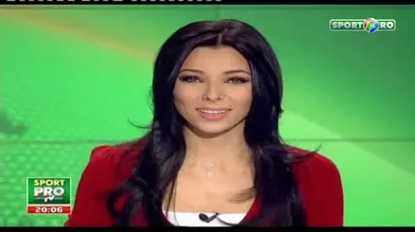 Galerii alese, slogane razboinice si un Pervers care si-a luat perversa :) Cum a aratat cel mai asteptat meci din 2011: