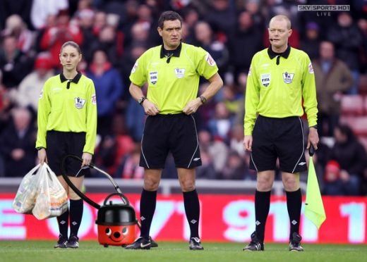 FOTO / Caterinca zilei in Anglia: Femeia-arbitru, trimisa la cratita de comentatorii Sky!_3