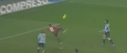 Juve, facuta KO de Roma cu doua goluri superbe! Vezi o executie fabuloasa ca la fotbal-tenis! VIDEO