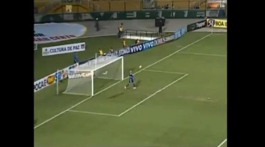 VIDEO / Cel mai LAUDAROS portar din lume! A aparat un super sut cu... pieptul!