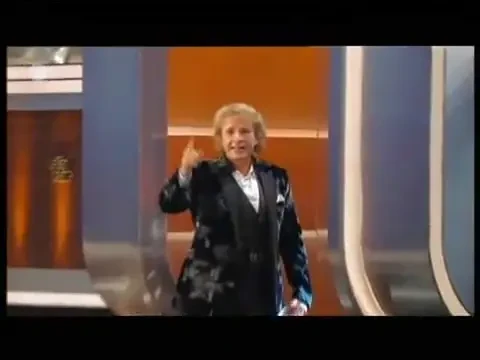 VIDEO! Slalom senzational cu un BMW pe 2 roti printre stapii de iluminat!