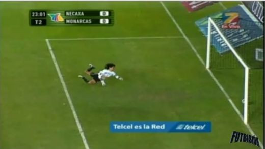 VIDEO NU SE POATE! Mingea intra jumatate de metru in poarta, dar arbitrii NU VAD NIMIC!