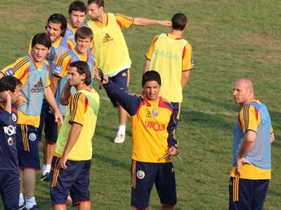 FRF a aruncat BOMBA: nationala joaca cele mai tari meciuri posibile in 2011! Vezi lista adversarelor de LUX ale Romaniei:_3