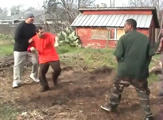 Perversa nu e sanatoasa! Vezi cum s-a ajuns la o bataie ca in FILME intre negri