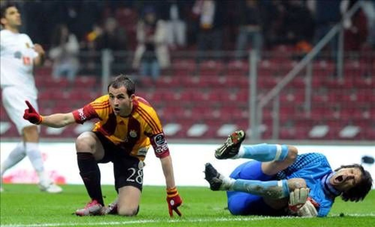 Reactia turcilor la golul lui Stancu pentru Galata! Bombardierul Bogdan Stancu a bagat portarul advers in spital!_3