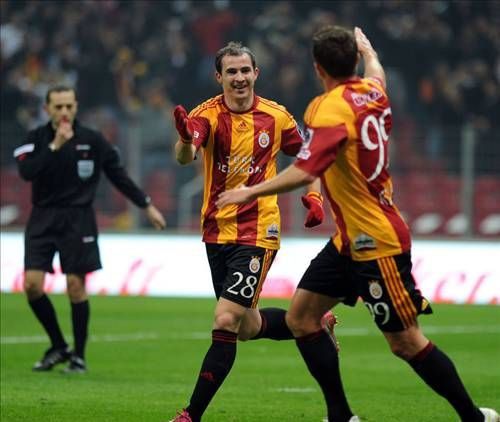 Reactia turcilor la golul lui Stancu pentru Galata! Bombardierul Bogdan Stancu a bagat portarul advers in spital!_5