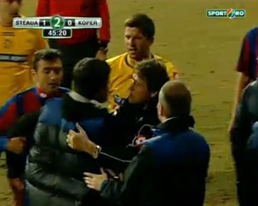 VIDEO INCREDIBIL! Lacatus a facut criza de nervi: la un pas de bataie cu antrenorul lui FC Koper!_3