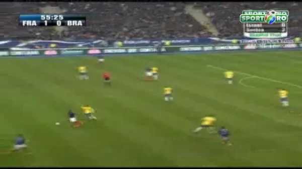 Benzema trece incredibil pe langa golul doi!