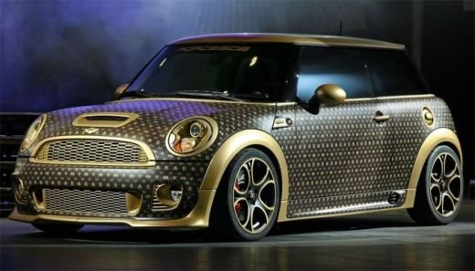 ULTIMA FITA pentru nevestele de fotbalisti: Mini cu tunning Louis Vuitton! FOTO: