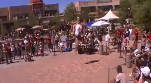 EPIC FAIL! Inainte sa se apuce de cascadorii nu era sa umflat! Vezi ce a patit: