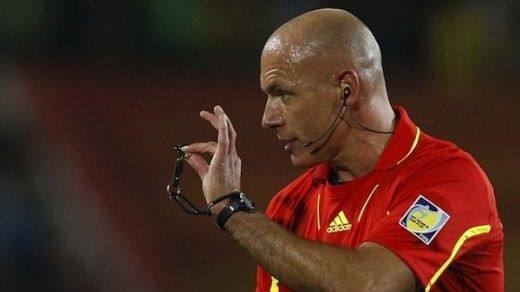 A vrut sa-l faca pe arbitru sa inghita fluierul! Ce PEDEAPSA a primit: