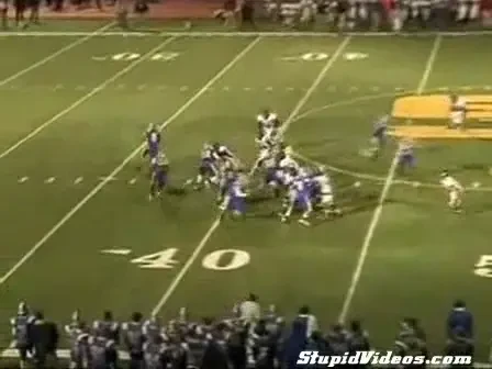 VIDEO! Cel mai PROST jucator vazut in fotbal! Nici in filmele SF nu-ti iese un asa placaj :))