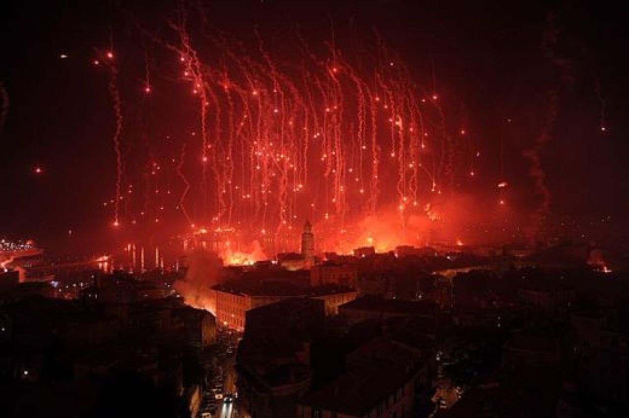 VIDEO Asa ceva n-ai mai vazut NICIODATA! Vezi cum au sarbatorit fanii lui Hajduk 100 de ani de la infiintarea clubului!_4