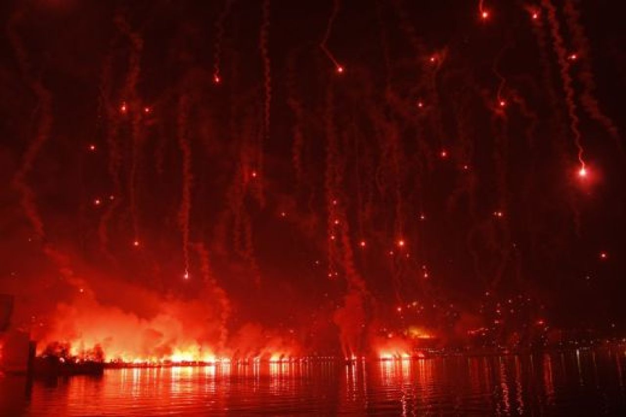 VIDEO Asa ceva n-ai mai vazut NICIODATA! Vezi cum au sarbatorit fanii lui Hajduk 100 de ani de la infiintarea clubului!_7