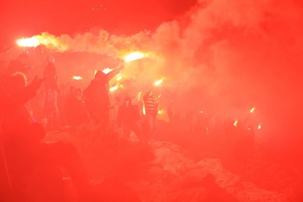 VIDEO Asa ceva n-ai mai vazut NICIODATA! Vezi cum au sarbatorit fanii lui Hajduk 100 de ani de la infiintarea clubului!_14