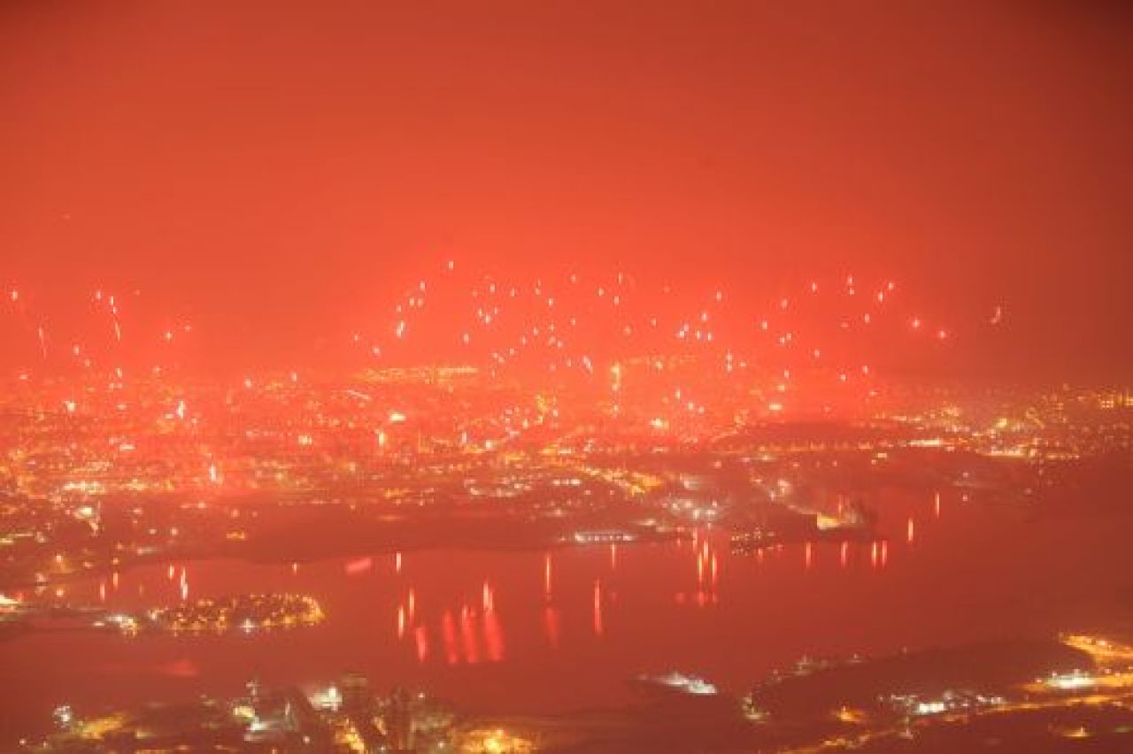 VIDEO Asa ceva n-ai mai vazut NICIODATA! Vezi cum au sarbatorit fanii lui Hajduk 100 de ani de la infiintarea clubului!_15