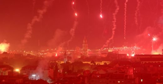 VIDEO Asa ceva n-ai mai vazut NICIODATA! Vezi cum au sarbatorit fanii lui Hajduk 100 de ani de la infiintarea clubului!_23