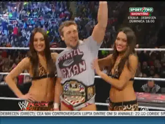 VIDEO: Dragoste cu nabadai! Campionul Americii, prins intre iubita si doua gemene! :)