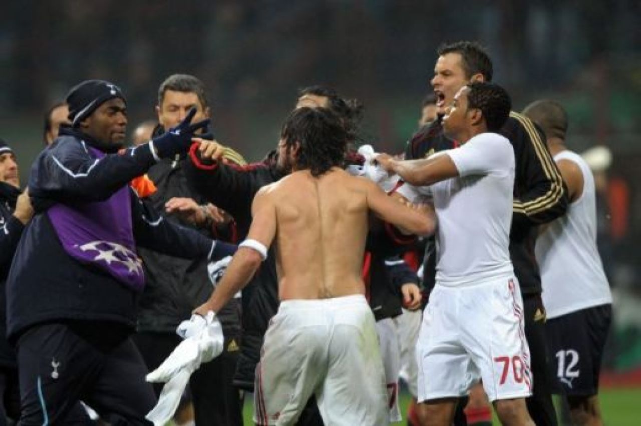 Gattuso si-a pierdut mintile: a strans de gat o fosta legenda de la AC Milan! VIDEO_9