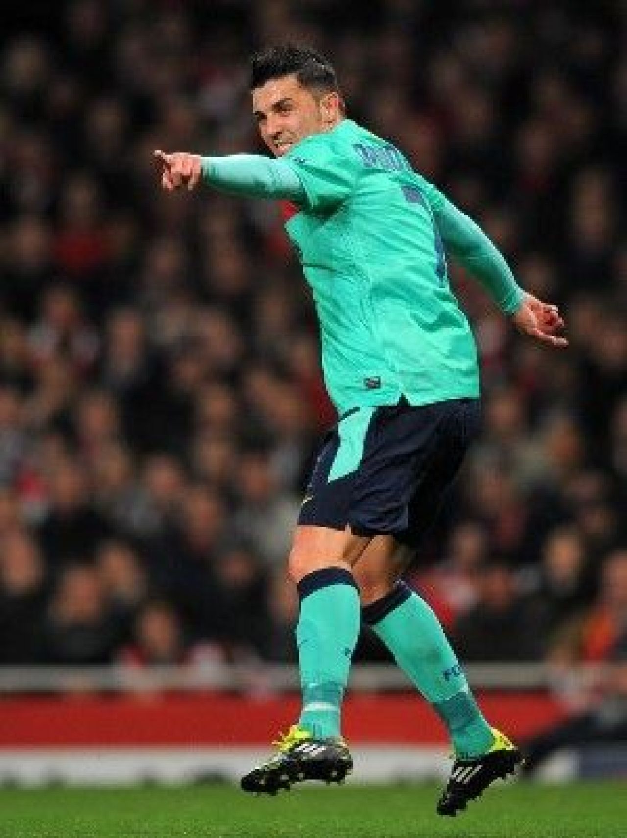 VIDEO Barcelona este de pe PAMANT! Vezi golul lui Villa din pasa lui Messi si bijuteria lui Van Persie_4