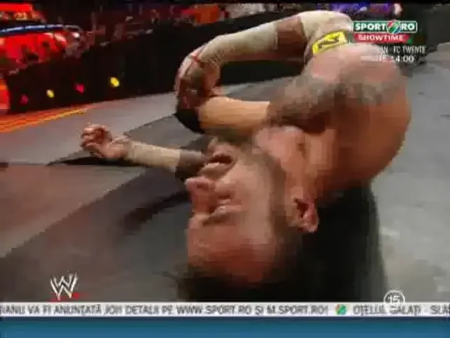 VIDEO: Hornswoggle si John Cena au facut SHOW in Royal Rumble! Vezi un mini-Attitude Adjustment!