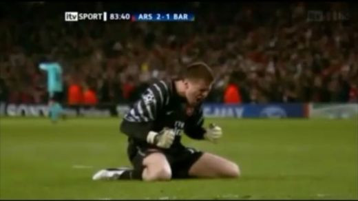 VIDEO / Nici lor nu le-a venit sa creada! Vezi bucuria NEBUNA a portarului lui Arsenal dupa golul lui Arshavin: