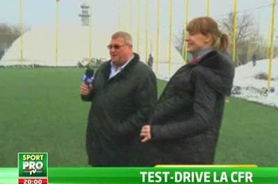 VIDEO / Roxana Ciuhulescu a condus autocarul CFR-ului: Este noul Traore, fotbalistul cu cele mai lungi picioare din Liga 1