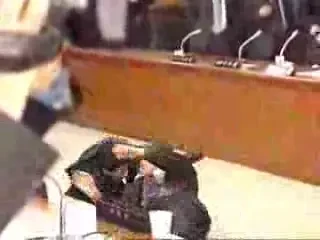 VIDEO: A facut praf doi parlamentari! El este POLITICIANUL pe care il votezi de frica