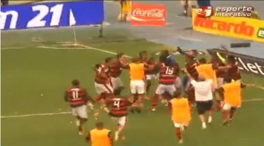 VIDEO DEMENTIAL!!! Vezi ce dansuri au inventat Ronaldinho si colegii sai de la Flamengo!