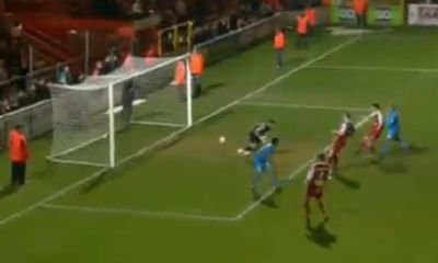 VIDEO / De cand nu ai mai vazut o astfel de GAFA? Un portar din Belgia a reusit sa ia un gol.. IMPOSIBIL: