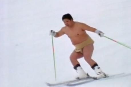 ACEST schior este cel mai rapid de pe partie: este AERODINAMIC in echipament de SUMO :)