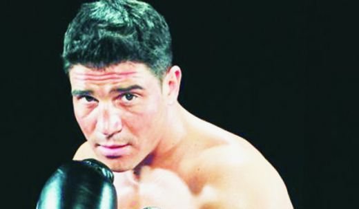 Are fata arsa, pune gresie si faianta in Canada si tocmai a batut un campion mondial la box! Povestea romanului care a uimit lumea
