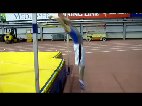 Nimic nu este imposibil: un atlet sare 184 de cm FARA SA ISI IA ELAN!