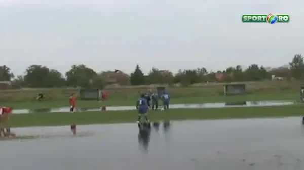 VIDEO / Cum se joaca FOTBAL in Serbia! Super imagini: