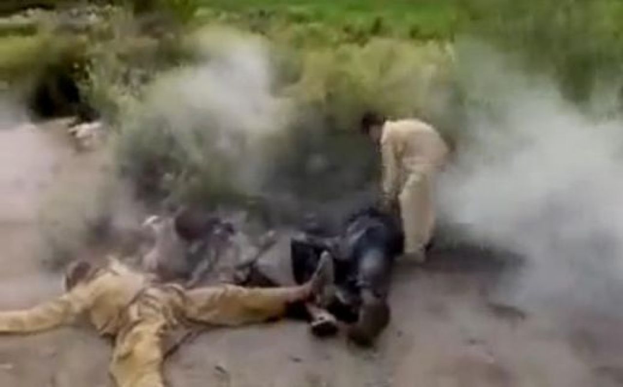 VIDEO SOCANT / Copiii din Afganistan se JOACA de-a atacul singucigas! Vor sa devina kamikaze:_2