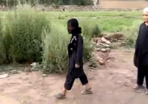 VIDEO SOCANT / Copiii din Afganistan se JOACA de-a atacul singucigas! Vor sa devina kamikaze:_3