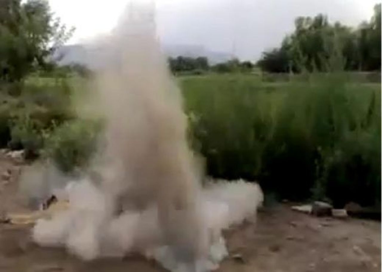 VIDEO SOCANT / Copiii din Afganistan se JOACA de-a atacul singucigas! Vor sa devina kamikaze:_4