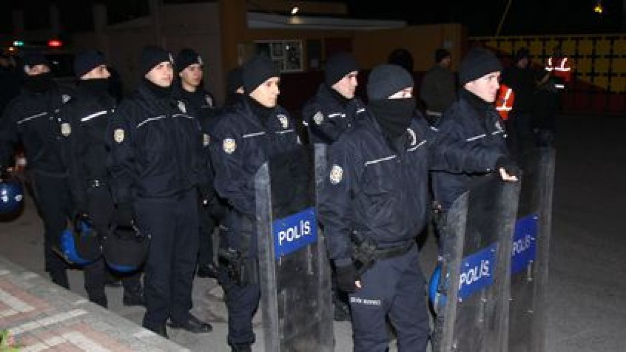 Fanii Galatei sunt disperati! 15 suporteri i-au asteptat pe Stancu si Culio la vestiare!_2