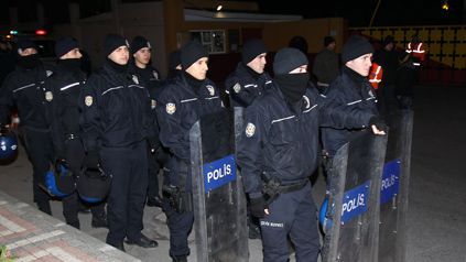 Fanii Galatei sunt disperati! 15 suporteri i-au asteptat pe Stancu si Culio la vestiare!_2