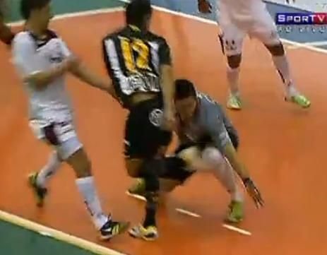 VIDEO Pentru astfel de momente iubesti fotbalul! Ce perla a inventat Falcao la futsal!