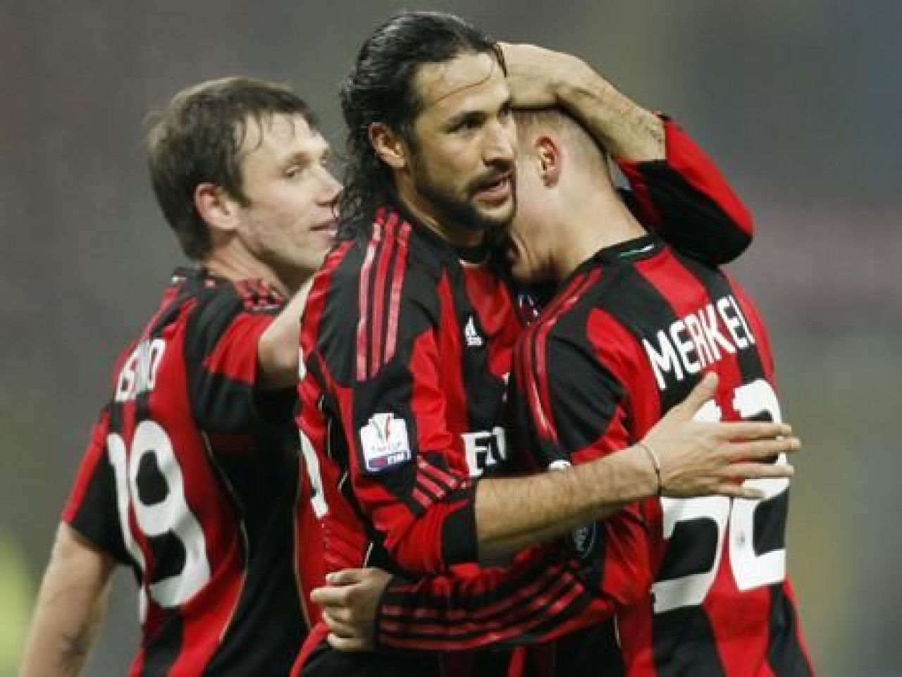 SUPER FOTO! Milan da lovitura cu un nou pusti senzatie: El este cel mai tanar jucator din istoria lui Milan dupa Maldini!_4