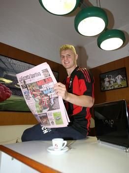 SUPER FOTO! Milan da lovitura cu un nou pusti senzatie: El este cel mai tanar jucator din istoria lui Milan dupa Maldini!_10
