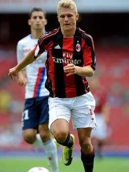 SUPER FOTO! Milan da lovitura cu un nou pusti senzatie: El este cel mai tanar jucator din istoria lui Milan dupa Maldini!_13