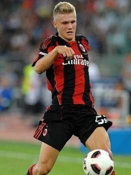 SUPER FOTO! Milan da lovitura cu un nou pusti senzatie: El este cel mai tanar jucator din istoria lui Milan dupa Maldini!_14