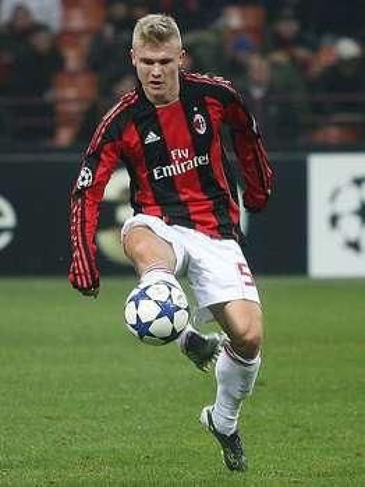 SUPER FOTO! Milan da lovitura cu un nou pusti senzatie: El este cel mai tanar jucator din istoria lui Milan dupa Maldini!_20