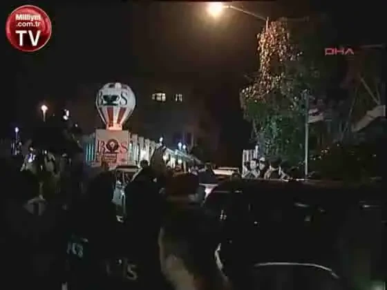 VIDEO Fanii s-au saturat de Galata lui Hagi! Stancu, Zapata si Culio, HUIDUITI de fani la cantonament!