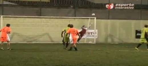 ZICO a reusit o BIJUTERIE de gol intr-un meci demonstrativ condus de un arbitru GAY!