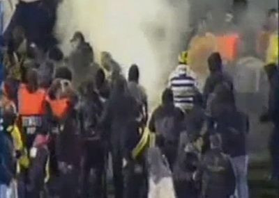 VIDEO-HORROR: Iacob a marcat in minutul 87 si a provocat o BATAIE NEBUNA intre fani si Politie!