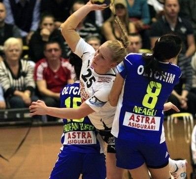 Oltchim a pierdut primul loc in grupa din Liga Campionilor: Oltchim 22-25 Itxako!
