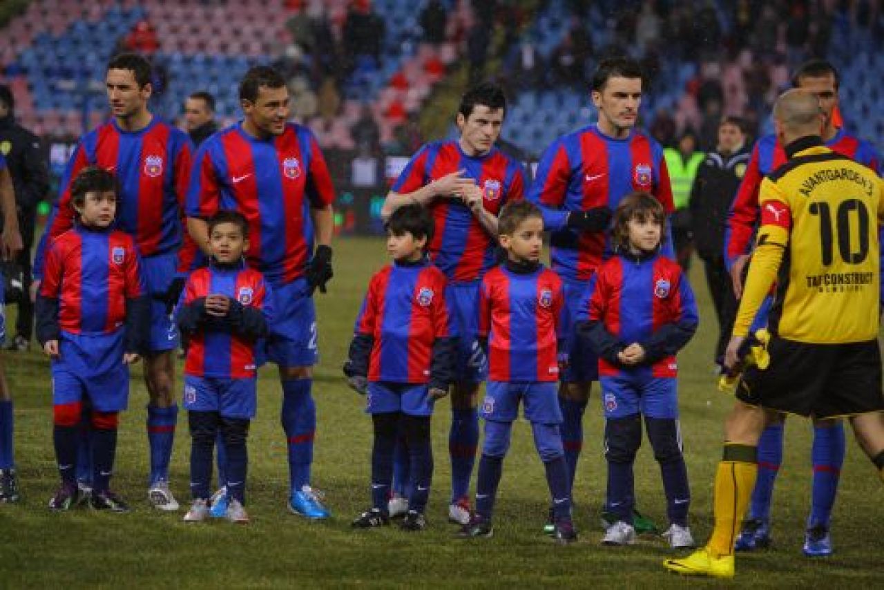 5000 de fani in Ghencea la primul meci al Stelei acasa in 2011! Vezi imaginea serii in Ghencea! :)_10